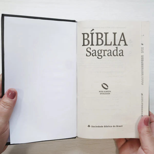 Bíblia Sagrada Cruz Preta | NAA | Letra Normal | Capa Dura