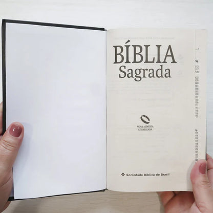 Bíblia Sagrada Cruz Preta | NAA | Letra Normal | Capa Dura