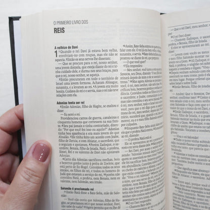 Bíblia Sagrada Cruz Preta | NAA | Letra Normal | Capa Dura