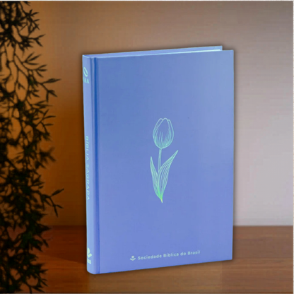 Bíblia Sagrada NAA Flower Blue | Capa Dura